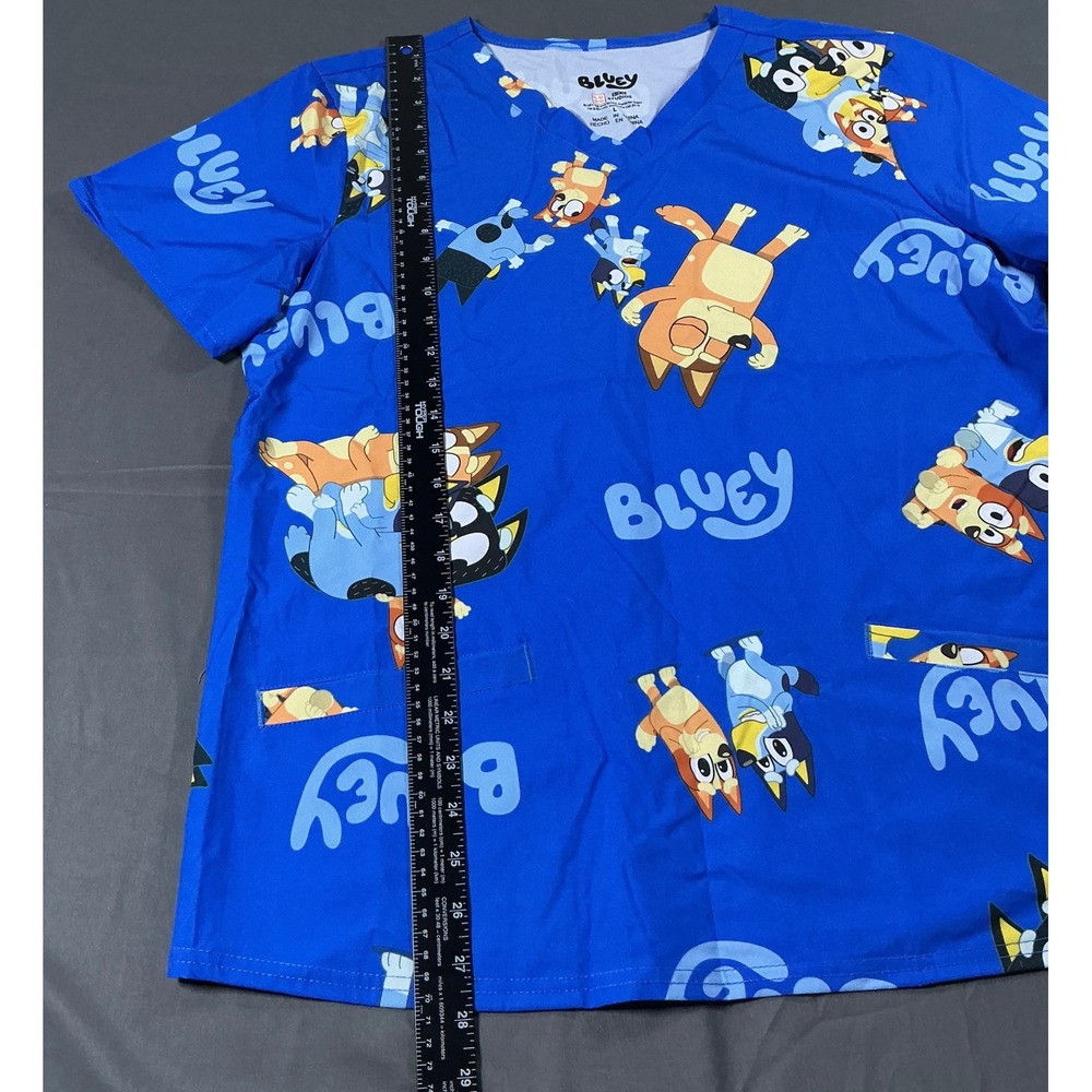 Bluey Character Medical Scrub Top Blue V-Neck Short Sleeve Pockets Size L - Picture 4 of 9